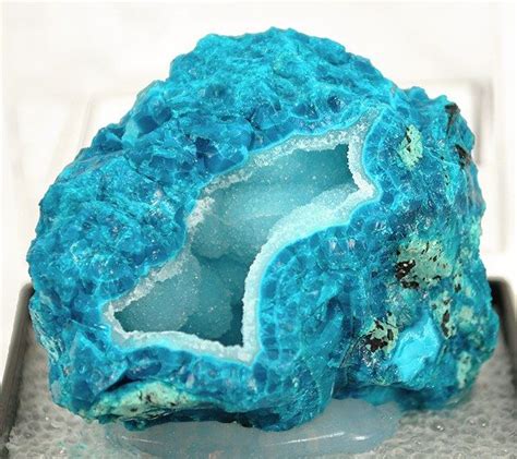 Crystal Alchemy: Transforming Energy with Gemstone Elixirs